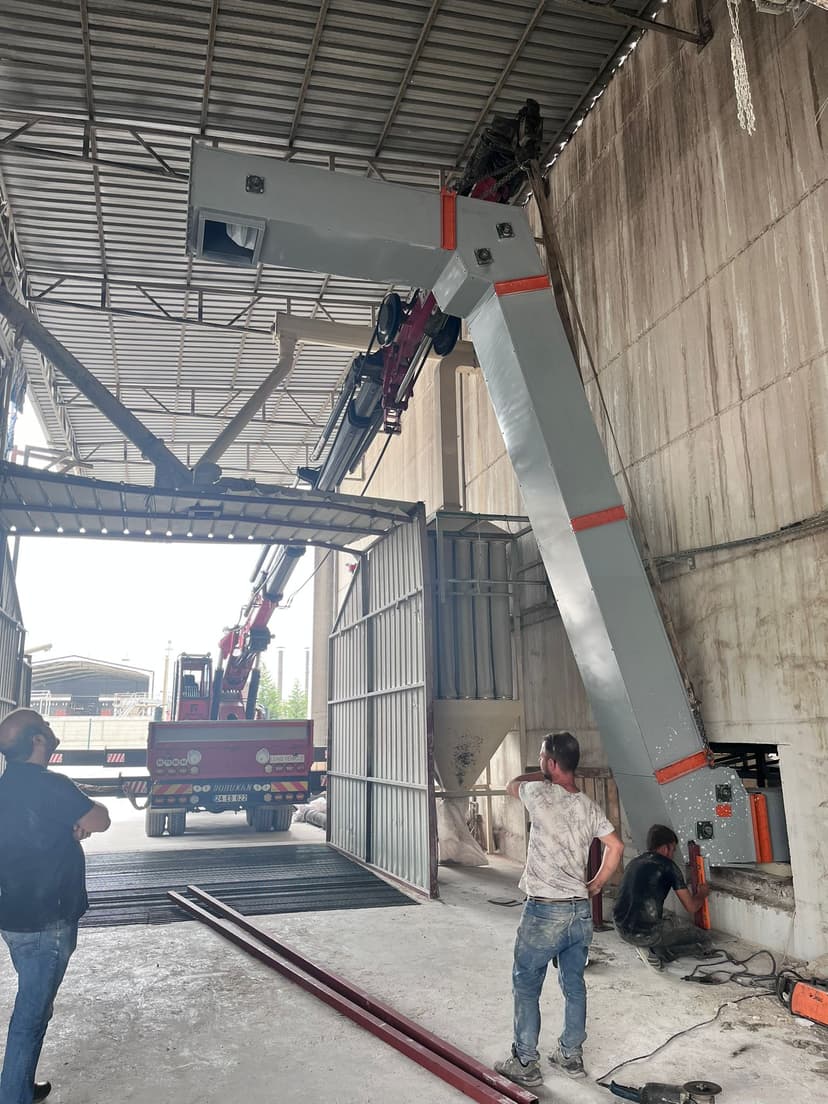 Bornova Paletli Vinç ile Ağır Yük Taşıma Bornova vinç, paletli vinç, ağır yük taşıma, 200 ton vinç